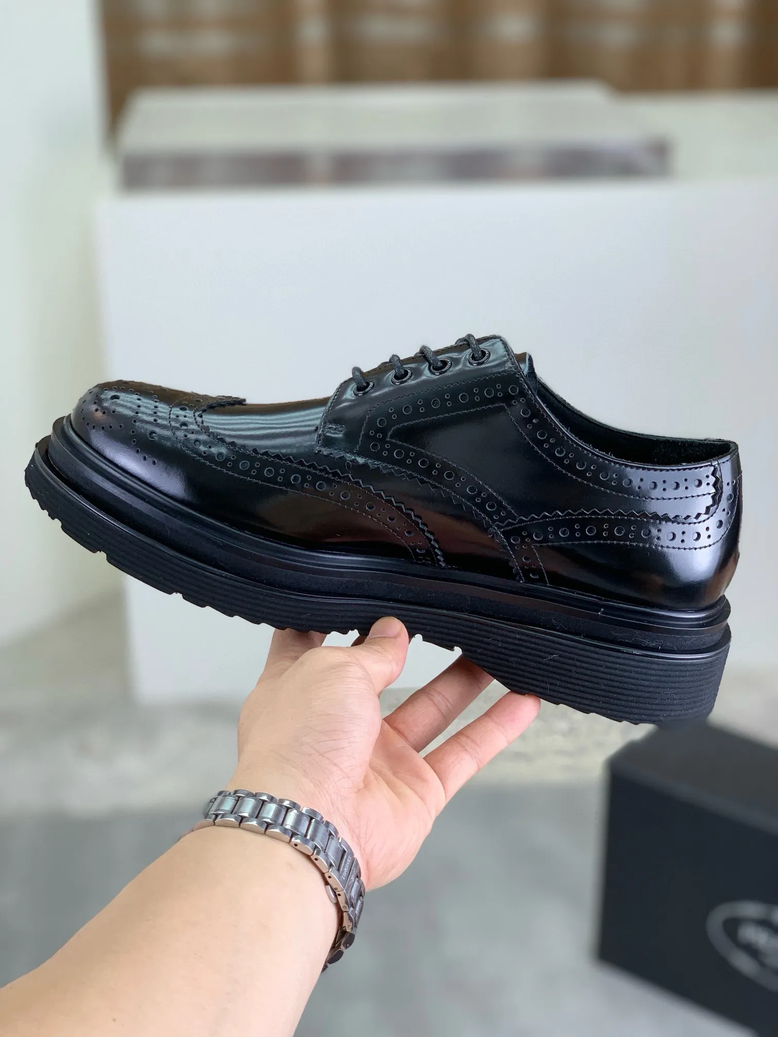Factory price P880 💰Original quality, top version🔱 ＰＲＡＤＡPrada. Men's business casual leather shoes, top quality products. 1:1 shipment⬆️Luxurious and noble👞All imported original brand fabrics, just to create a more comfortable wearing experience. Upper: Original comfortable open edge bead-rubbed calf leather➕Top imported water-dyed full cow lining, original lightweight and comfortable TPU foam combination bottom✔️Code number: 39-44 (38.45 can be customized)